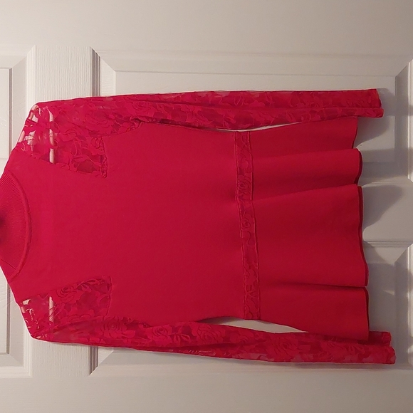 Red partual lace peplum shirt - Picture 2 of 2